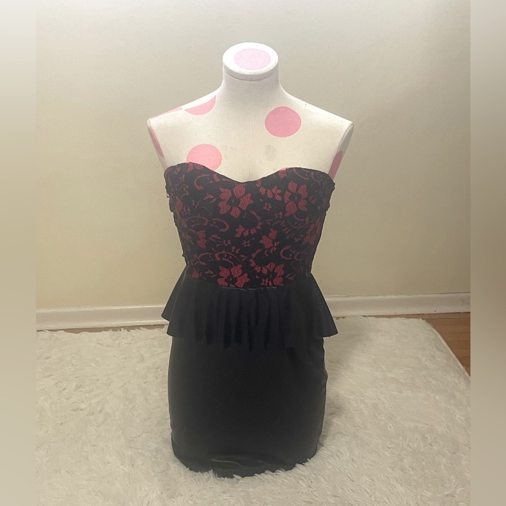 Black and red bodycon mini dress with peplum - size medium